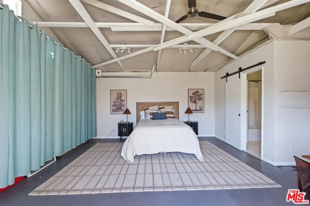 2640 S Hobart Boulevard Los Angeles, CA 90018