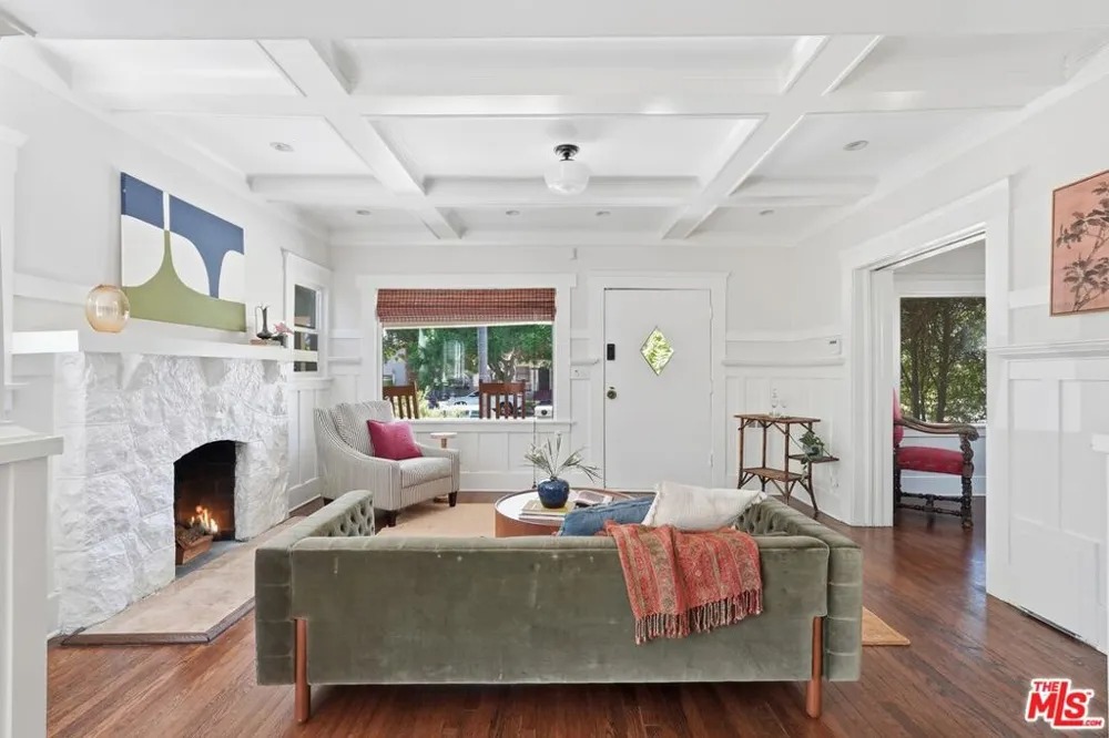 2640 S Hobart Boulevard Los Angeles, CA 90018