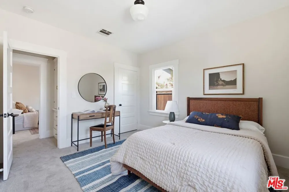 2640 S Hobart Boulevard Los Angeles, CA 90018