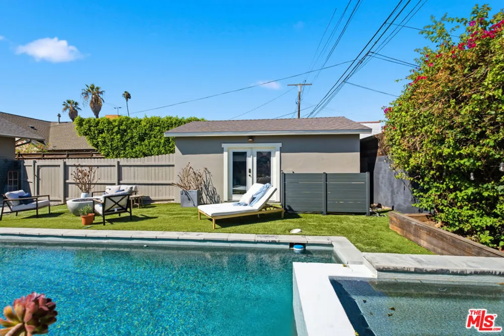 2640 S Hobart Boulevard Los Angeles, CA 90018