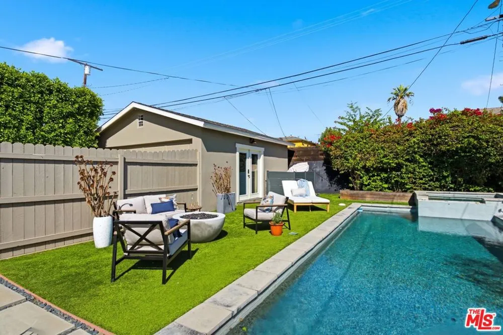 2640 S Hobart Boulevard Los Angeles, CA 90018