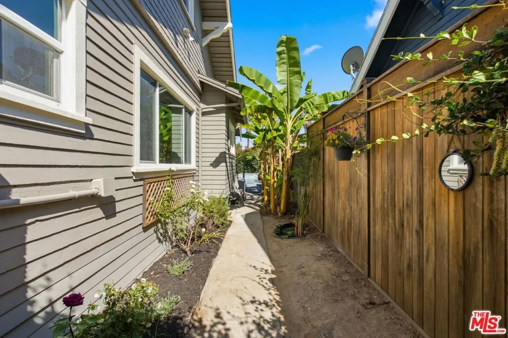 2640 S Hobart Boulevard Los Angeles, CA 90018