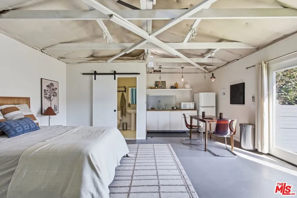 2640 S Hobart Boulevard Los Angeles, CA 90018