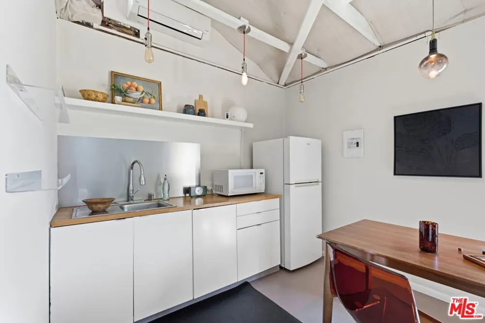2640 S Hobart Boulevard Los Angeles, CA 90018