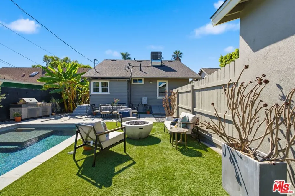 2640 S Hobart Boulevard Los Angeles, CA 90018