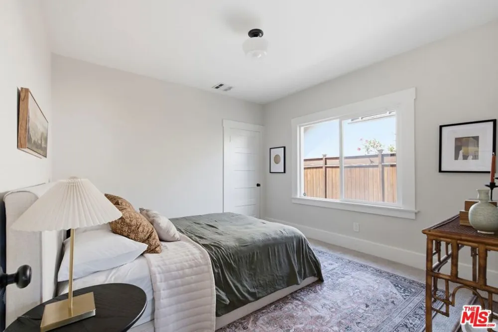 2640 S Hobart Boulevard Los Angeles, CA 90018