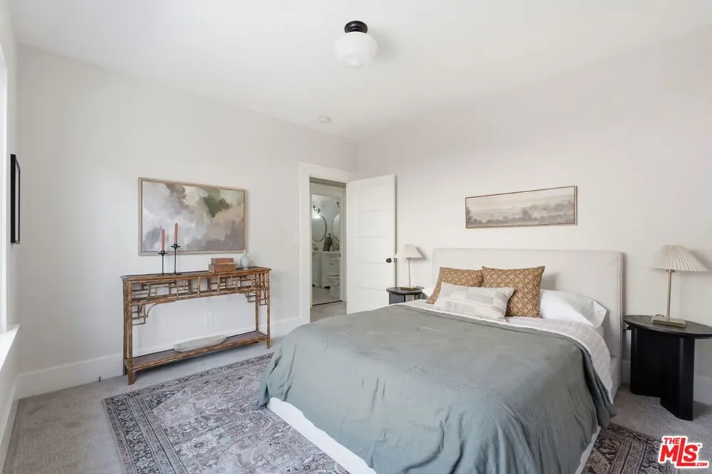 2640 S Hobart Boulevard Los Angeles, CA 90018