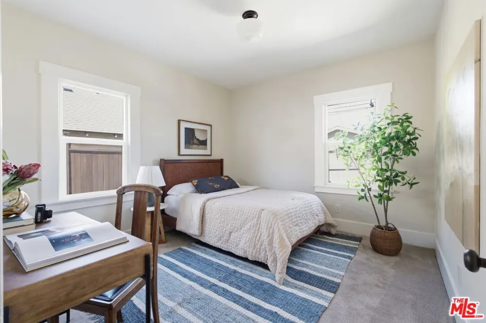 2640 S Hobart Boulevard Los Angeles, CA 90018