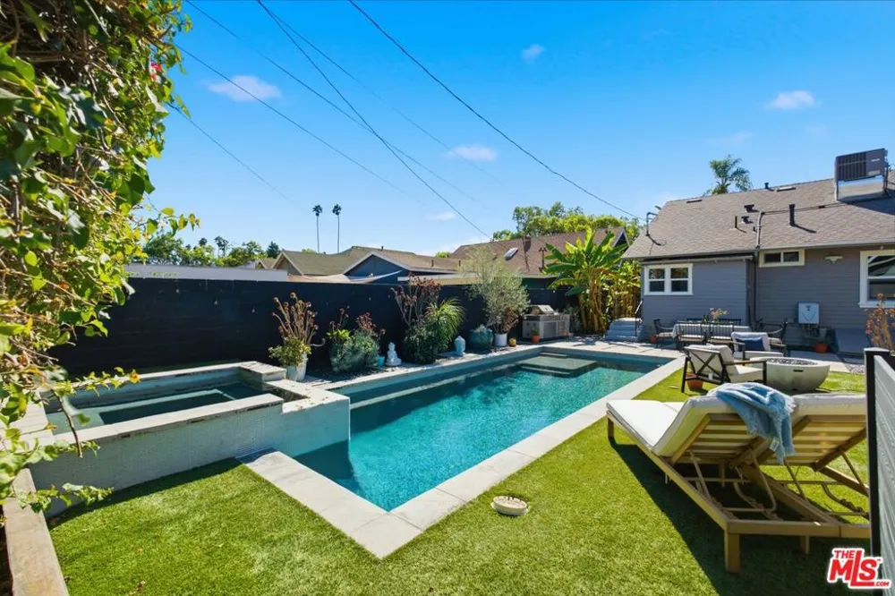 2640 S Hobart Boulevard Los Angeles, CA 90018