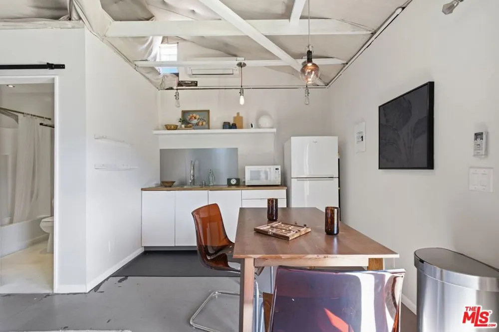 2640 S Hobart Boulevard Los Angeles, CA 90018