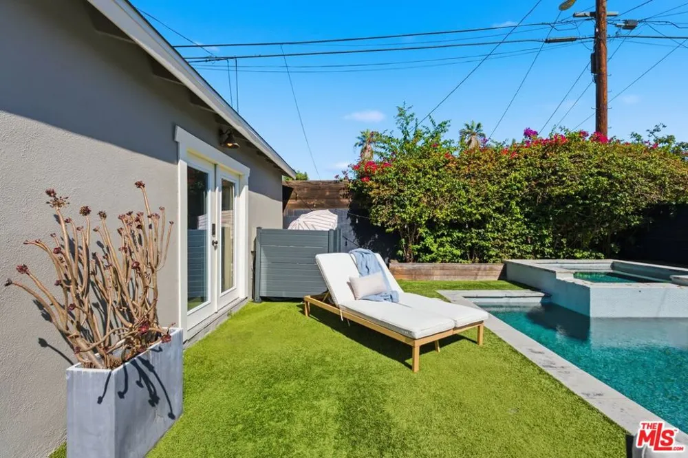 2640 S Hobart Boulevard Los Angeles, CA 90018