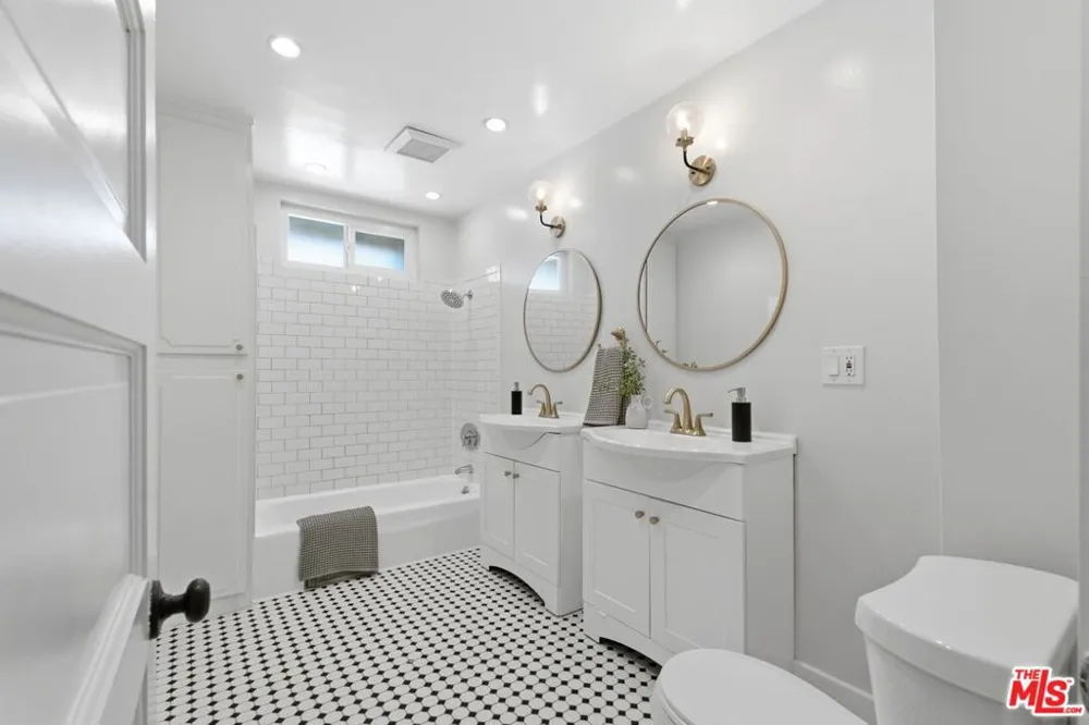 2640 S Hobart Boulevard Los Angeles, CA 90018