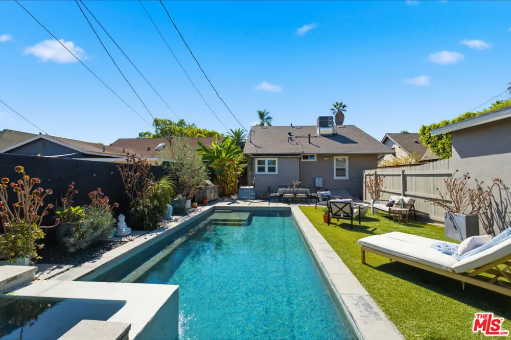 2640 S Hobart Boulevard Los Angeles, CA 90018