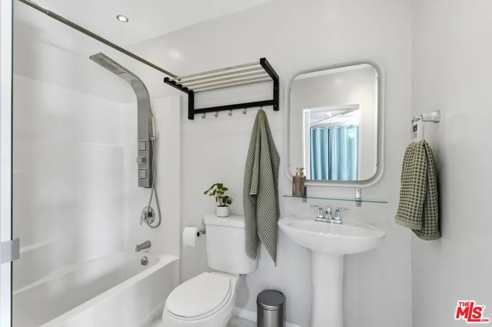 2640 S Hobart Boulevard Los Angeles, CA 90018