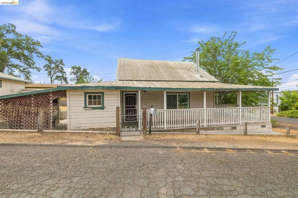 18495 Oak St Tuolumne, CA 95379
