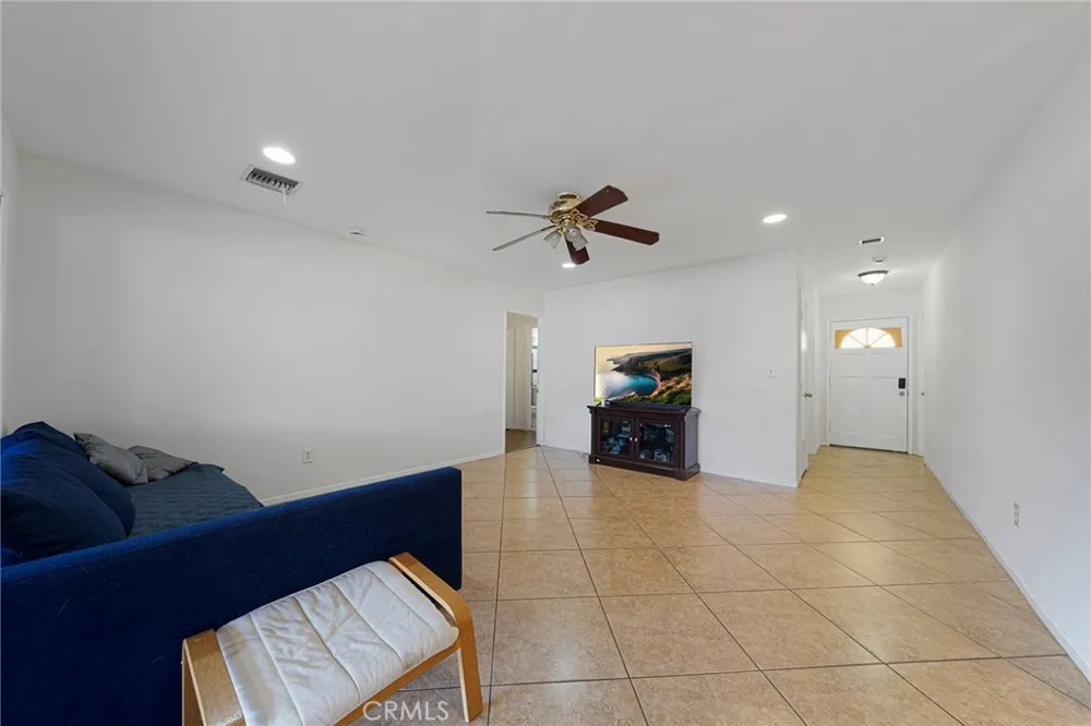 7938 Lindley Los Angeles, CA 91335