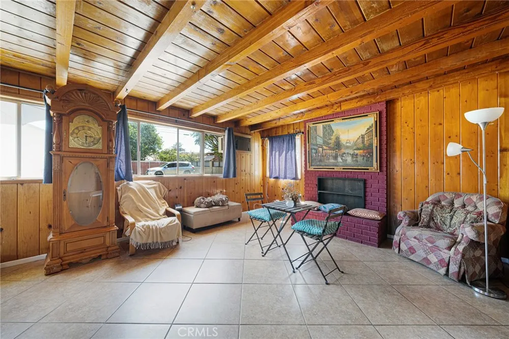 7938 Lindley Los Angeles, CA 91335