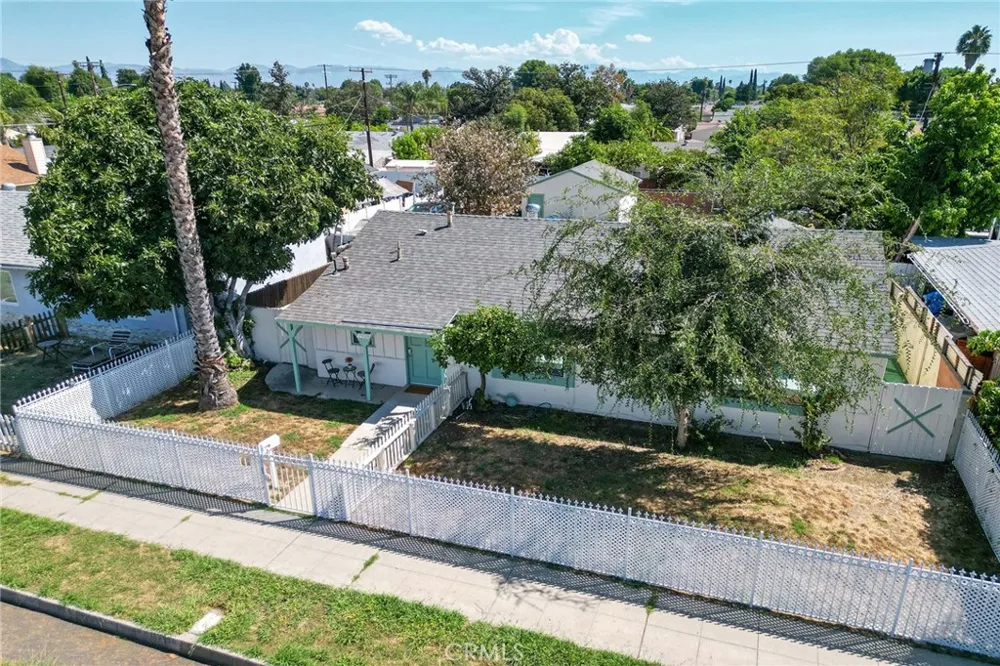 7938 Lindley Los Angeles, CA 91335