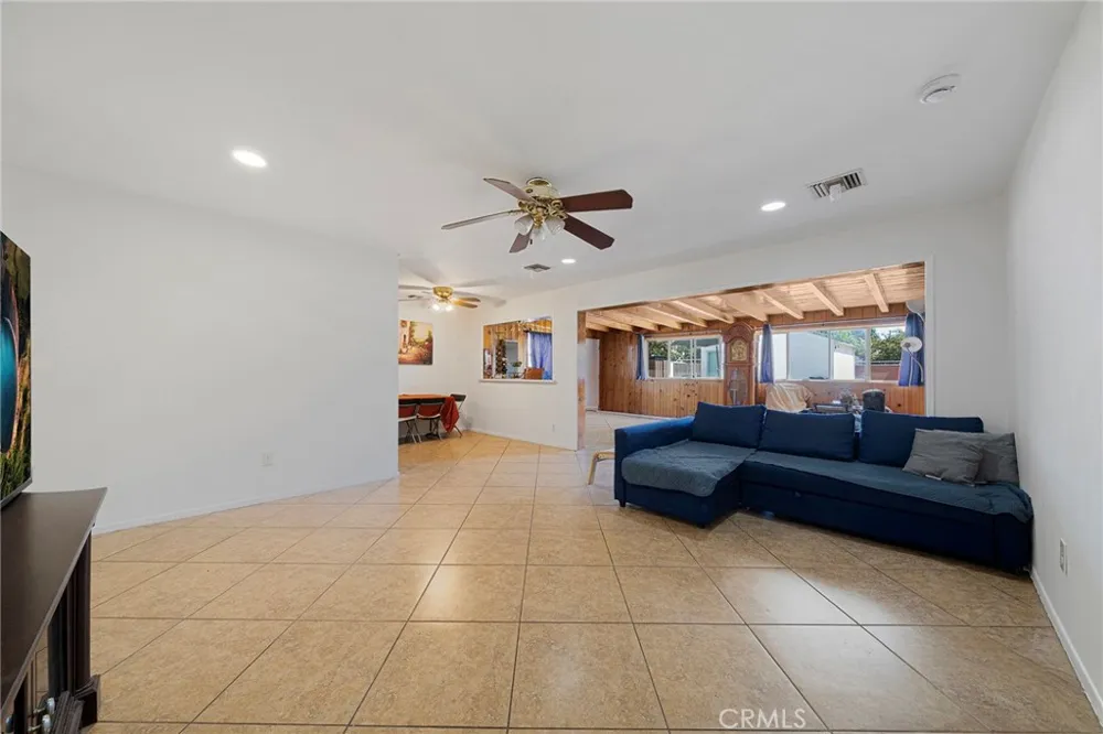 7938 Lindley Los Angeles, CA 91335