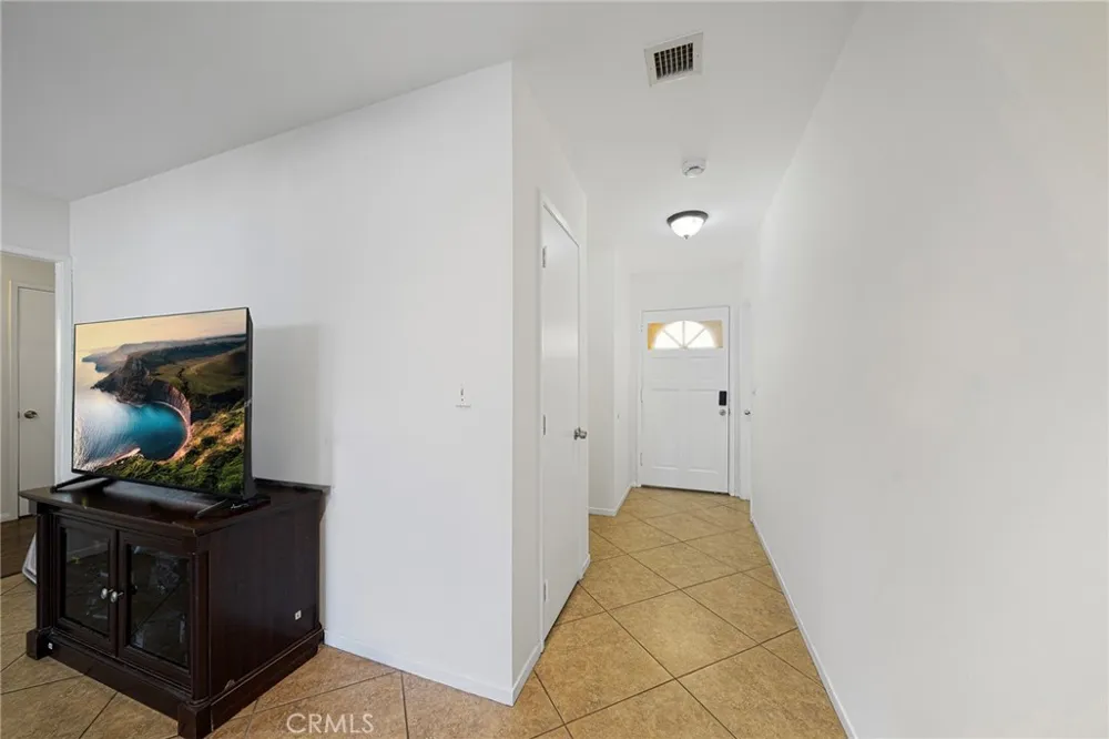 7938 Lindley Los Angeles, CA 91335