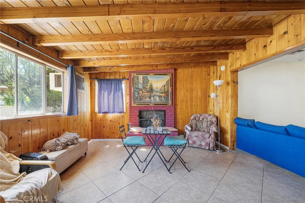 7938 Lindley Los Angeles, CA 91335