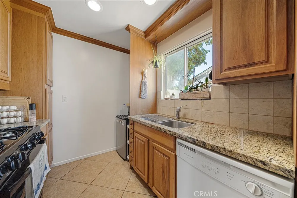 7938 Lindley Los Angeles, CA 91335