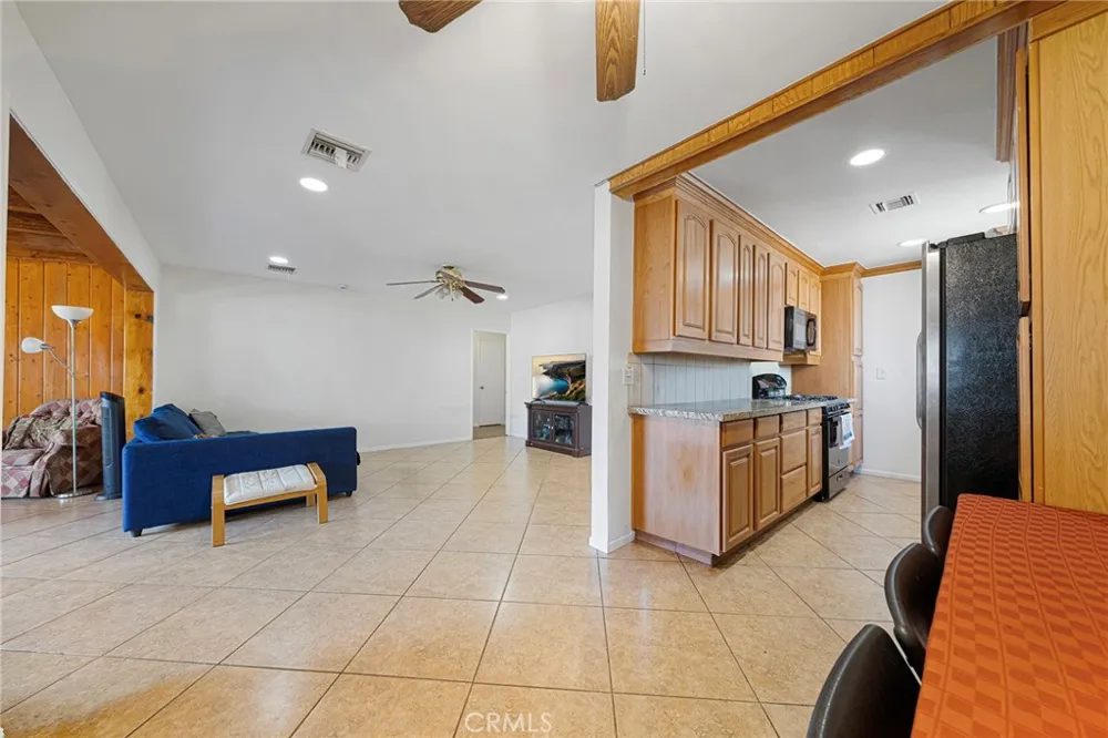 7938 Lindley Los Angeles, CA 91335