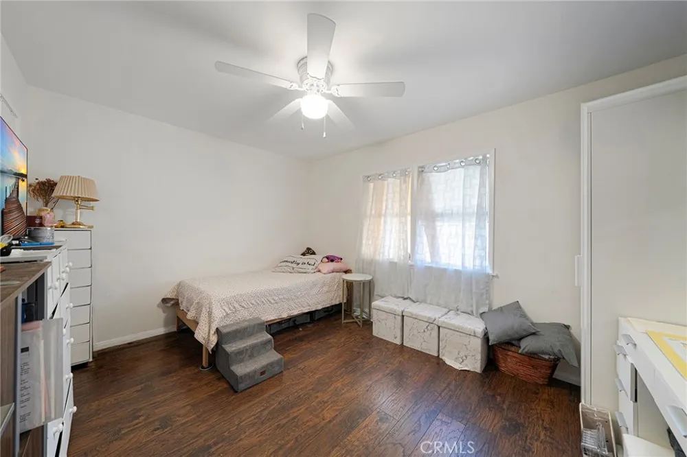 7938 Lindley Los Angeles, CA 91335