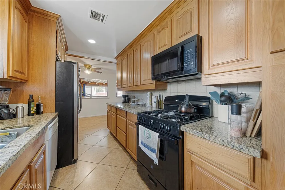 7938 Lindley Los Angeles, CA 91335