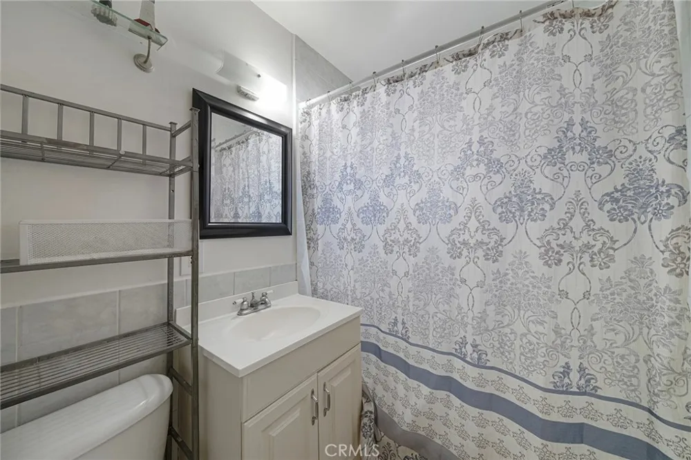 7938 Lindley Los Angeles, CA 91335