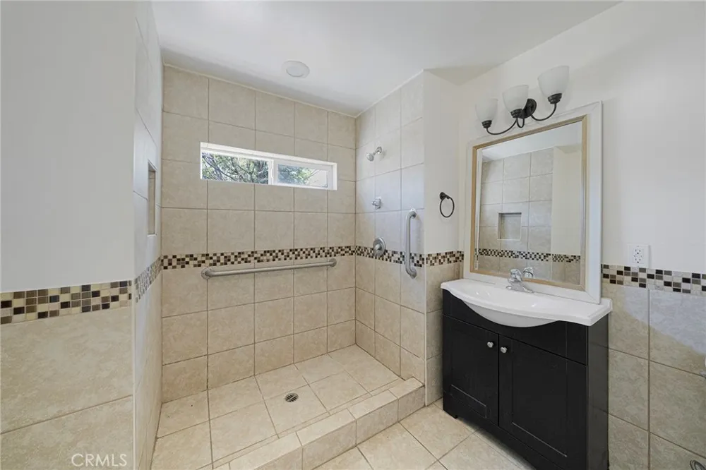 7938 Lindley Los Angeles, CA 91335
