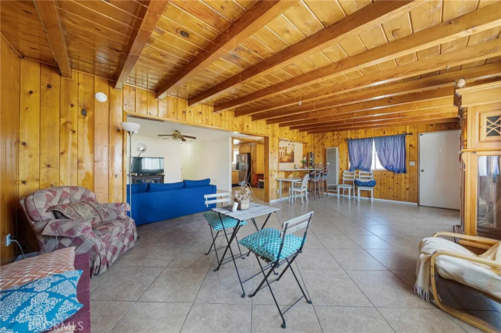 7938 Lindley Los Angeles, CA 91335