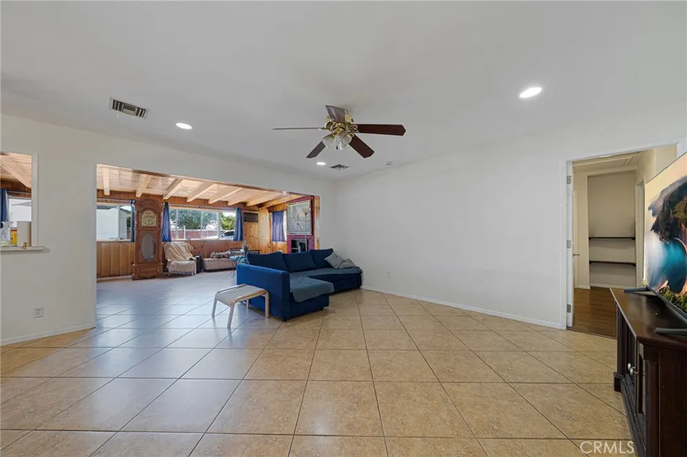 7938 Lindley Los Angeles, CA 91335