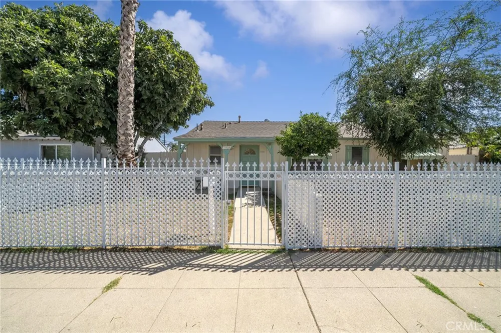 7938 Lindley Los Angeles, CA 91335