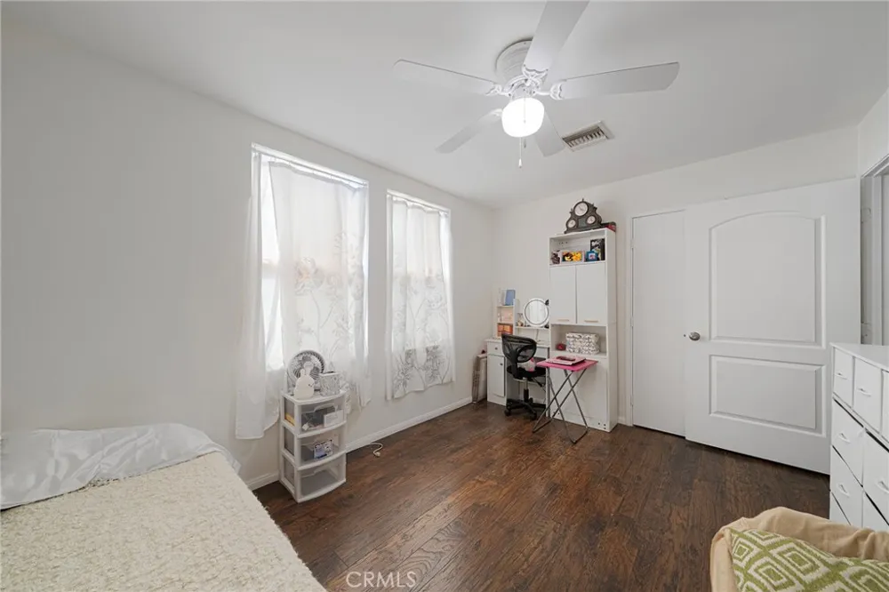 7938 Lindley Los Angeles, CA 91335