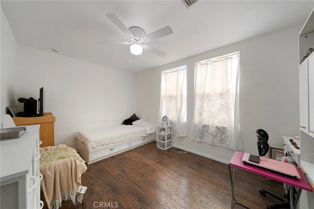 7938 Lindley Los Angeles, CA 91335