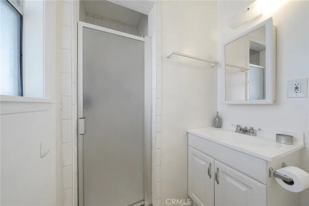 7938 Lindley Los Angeles, CA 91335