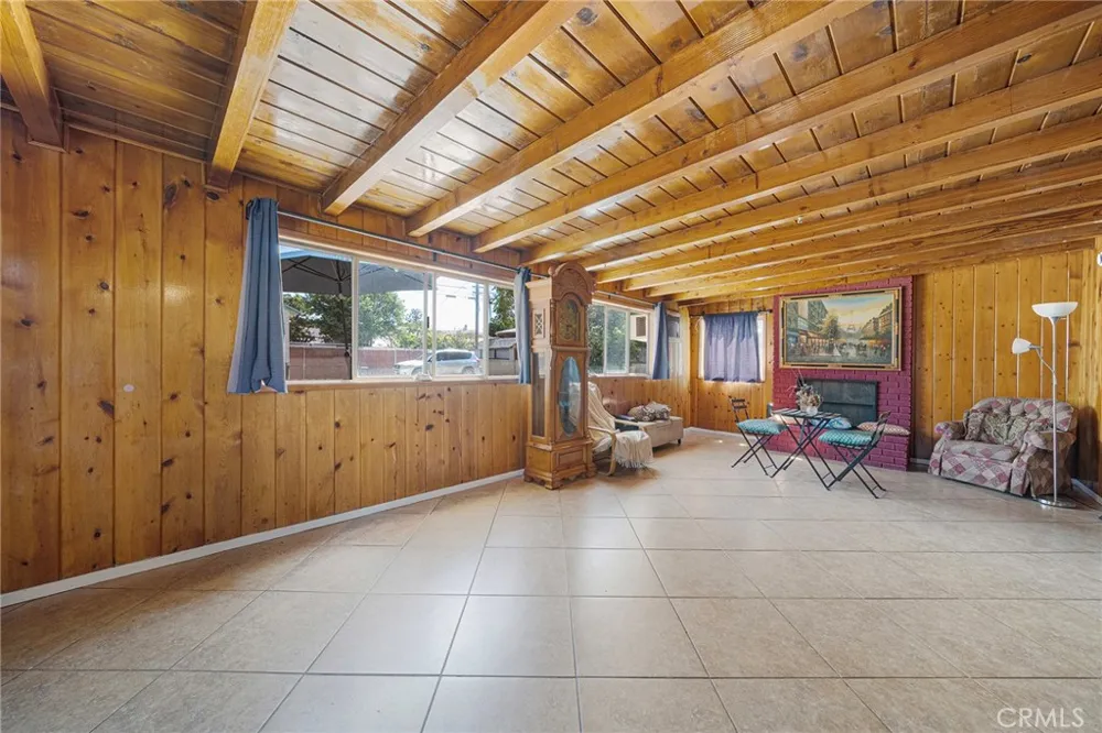 7938 Lindley Los Angeles, CA 91335