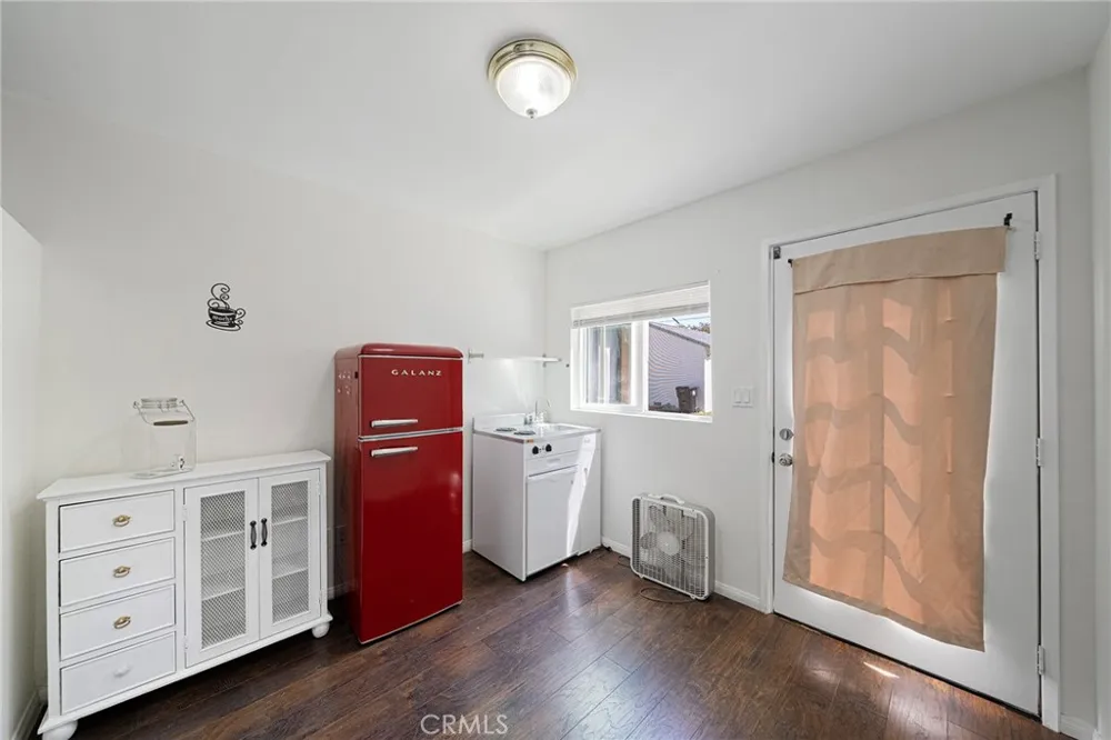 7938 Lindley Los Angeles, CA 91335