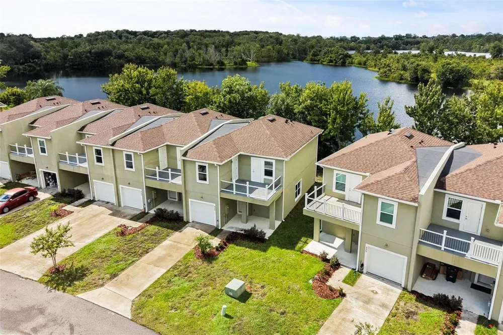 458 LAKE SHORE PARKWAY Davenport, FL 33896