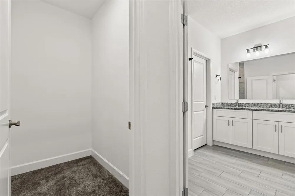 458 LAKE SHORE PARKWAY Davenport, FL 33896