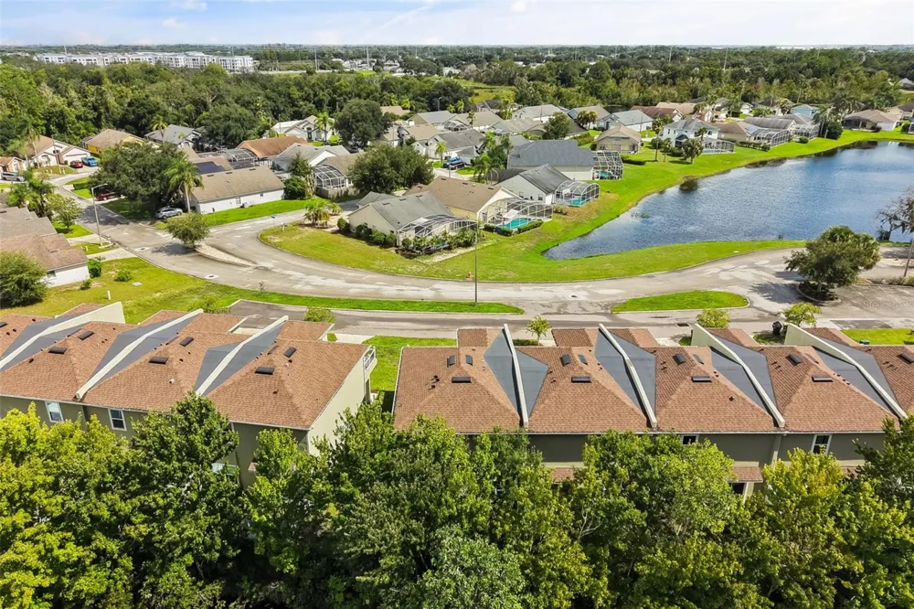 458 LAKE SHORE PARKWAY Davenport, FL 33896