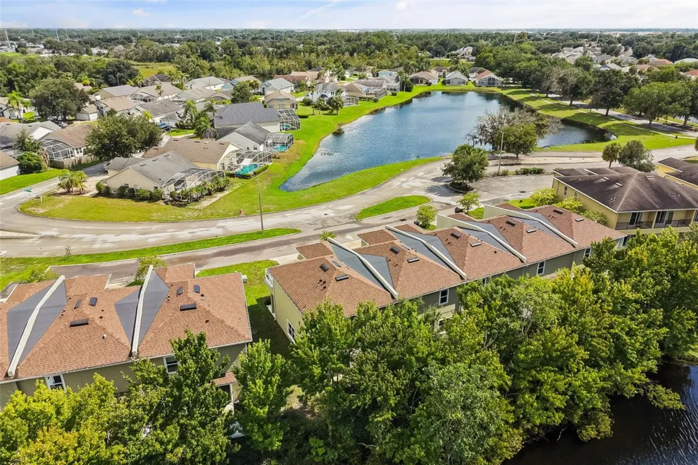 458 LAKE SHORE PARKWAY Davenport, FL 33896