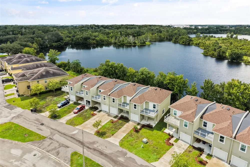 458 LAKE SHORE PARKWAY Davenport, FL 33896