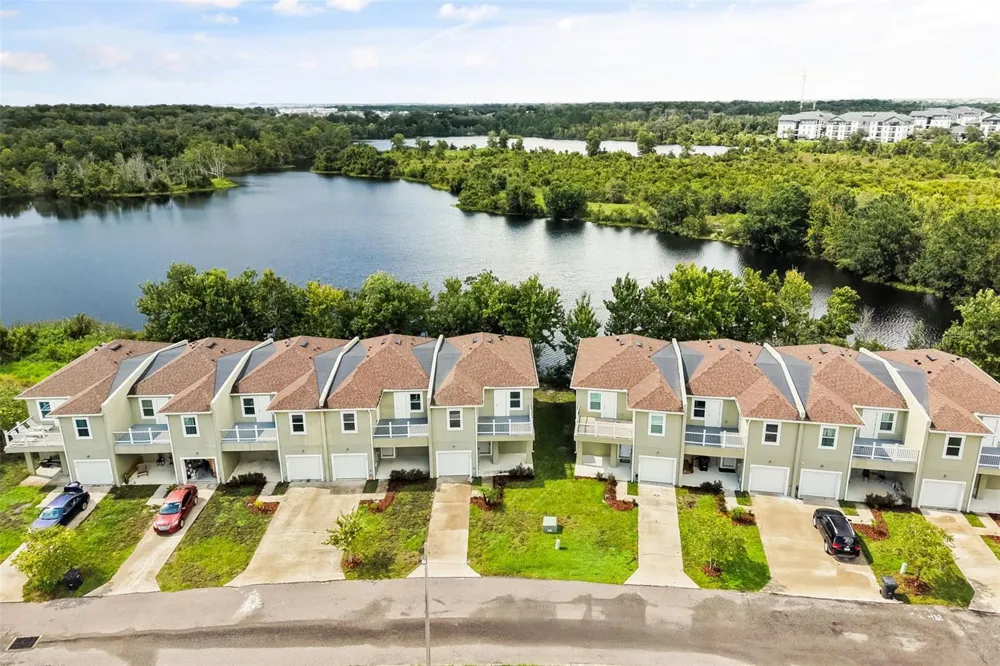 458 LAKE SHORE PARKWAY Davenport, FL 33896
