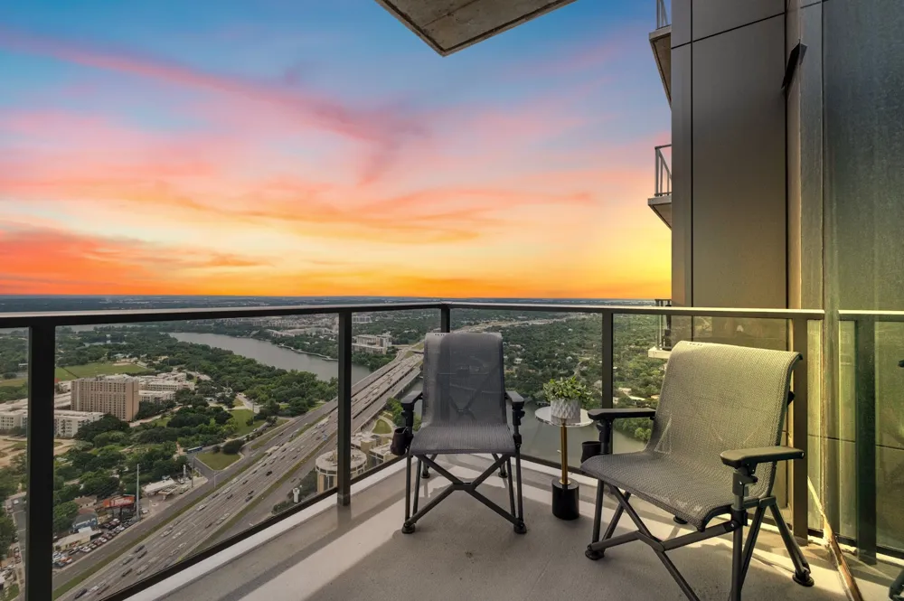 44 East Avenue #4305 Austin, TX 78701