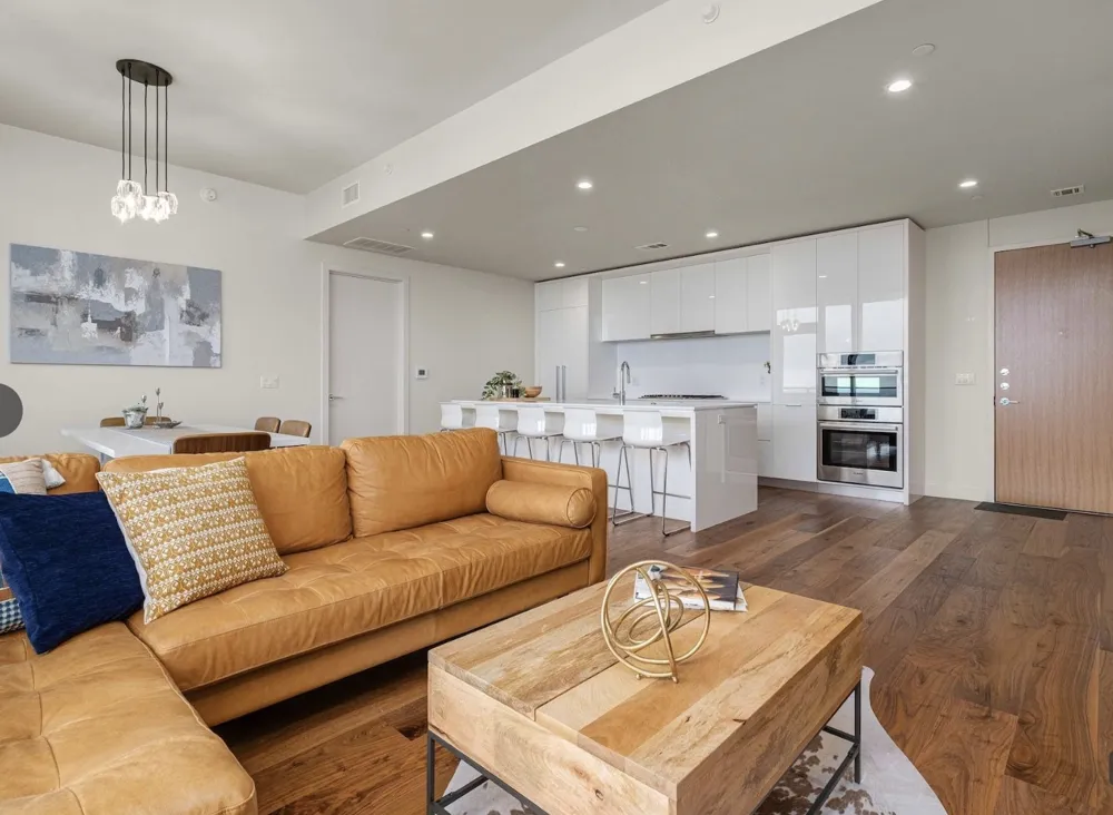 44 East Avenue #4305 Austin, TX 78701