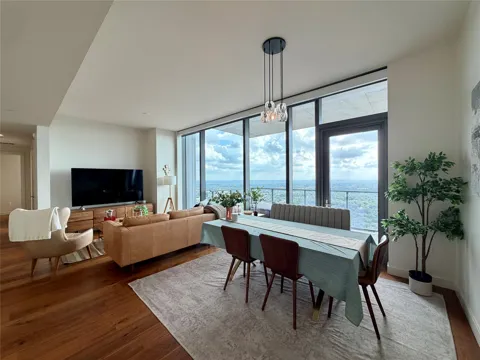 44 East Avenue #4305