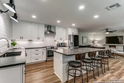 7619 Valley Trails St