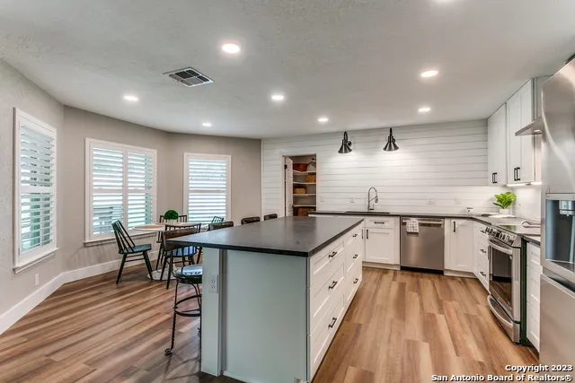 7619 Valley Trails St San Antonio, TX 78250